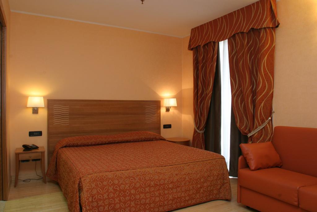 Hotel Continental Turin Ruang foto
